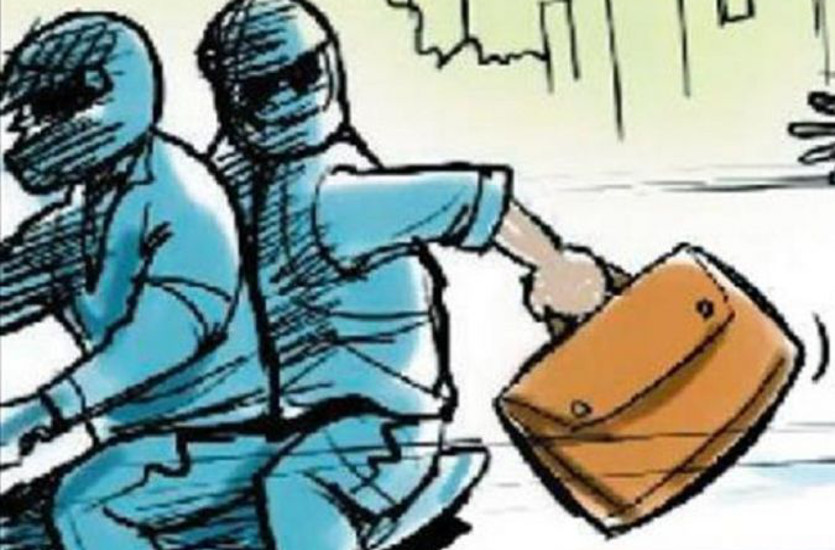 पर्स में रुपए देखकर ममेरे भाई की नीयत बदल गई