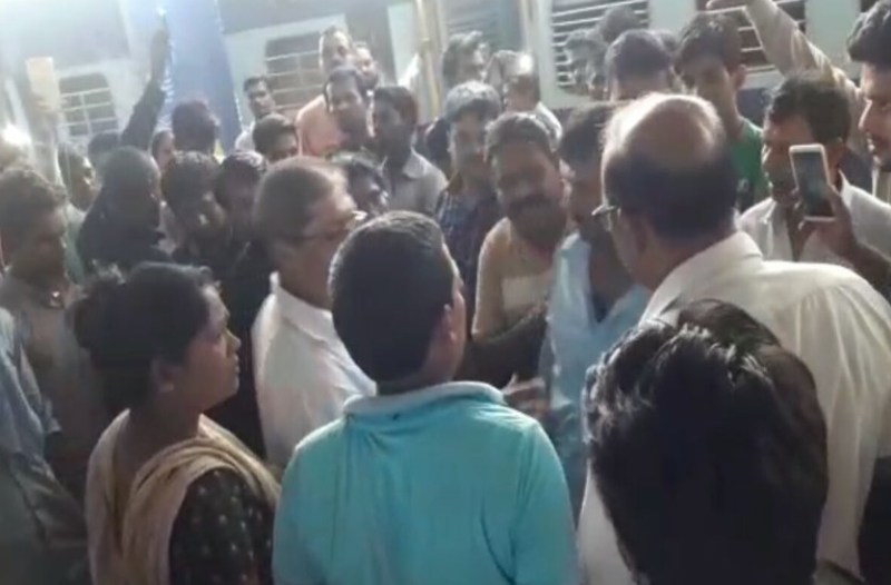 45 मिनट तक रायगढ़ रेलवे स्टेशन पर चेन पुलिंग कर रोकी गई ट्रेन