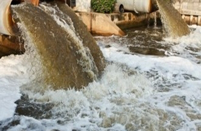 waste-of-the-factories-left-in-river-under-the-cover-of-rain-water