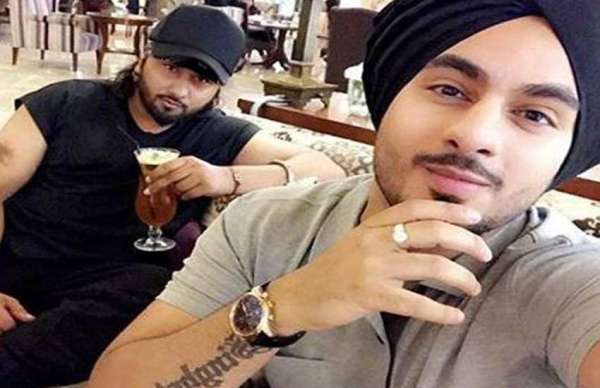 OMG! नई एल्बम से कमबैक कर रहे YO YO HONEY SINGH! बना डाली सलमान जैसी बॅाडी