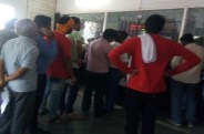 दो काउंटर में टिकट काटा जाता है बाकि के छ: काउंटर शो-पीस