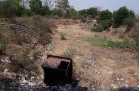 बस्ती बसाते समय प्रबंधन ने ही तालाब की सुविधा दी थी