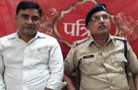 अकलतरा थाना प्रभारी उमेश मिश्रा मेहमान के रूप में पत्रिका कार्यालय पहुंचे