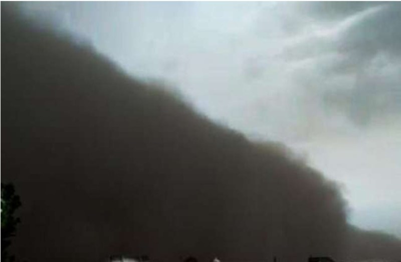 Dust and Thunderstorm in Rajasthan Rain started with a dust storm in Pushkar