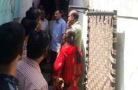 Breaking News : निगम आयुक्त पहुंचे राताखार बस्ती, अब घर-घर जाकर पूछ रहे लोगों का हाल