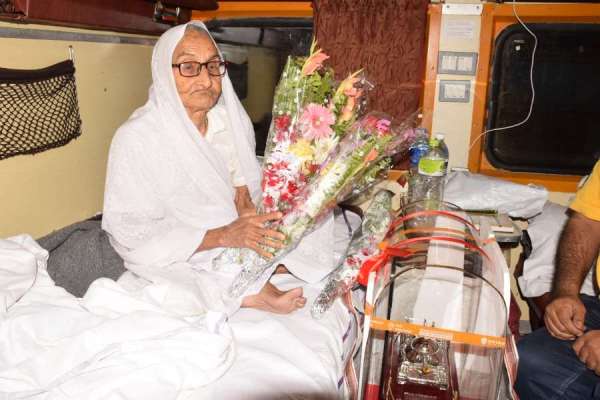 परमवीर चक्र विजेता अब्दुल हमीद की पत्नी रसूलन बीबी का ऐसे किया सम्मान