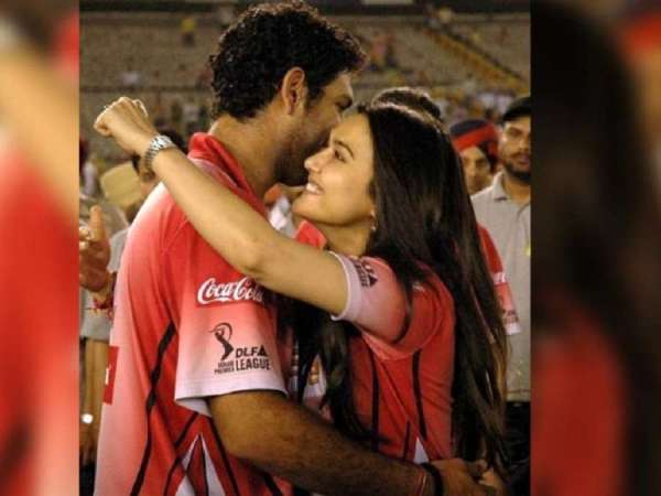Chris Gayle,IPL,Yuvraj Singh,reaction,players reaction,hug him,Kings XI Punjab,Preety Zinta,ipl 2018,