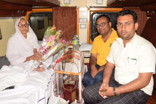 परमवीर चक्र विजेता अब्दुल हमीद की पत्नी रसूलन बीबी का ऐसे किया सम्मान