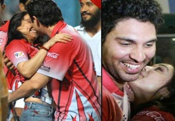 Chris Gayle,IPL,Yuvraj Singh,reaction,players reaction,hug him,Kings XI Punjab,Preety Zinta,ipl 2018,