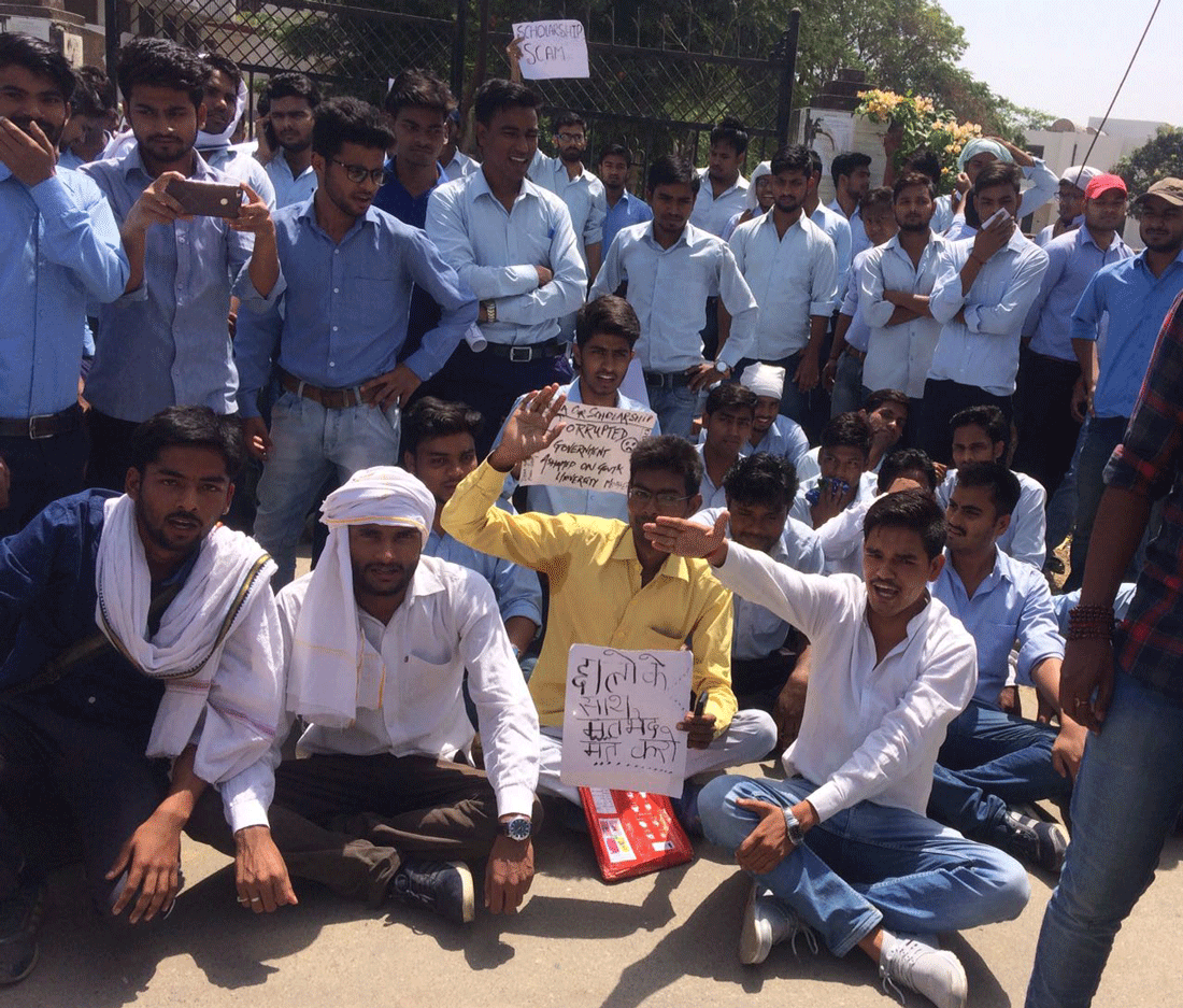 ABVP protests at Awadh University campus on demand of scholarship