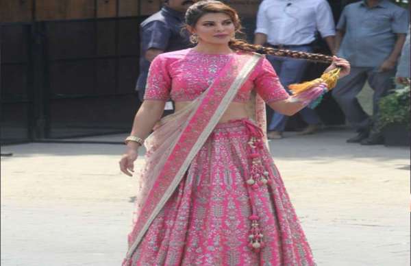 PICS : सोनम की 'उतरन' पहन उन्हीं की शादी में पहुंची उनकी ये खास दोस्त