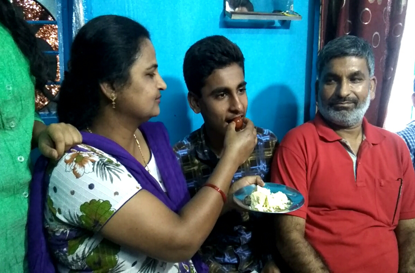 Roshan with parents