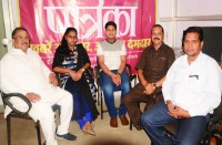 बेटी की पढ़ाई के लिए हर जरूरत का पूरा ख्याल रखती थी मां, इसलिए टॉपर...