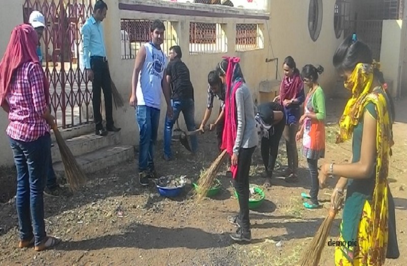 Now the students will inspect school cleanliness