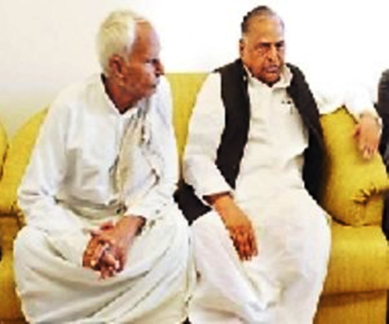 सपा सरंक्षक ने चौपाल के जरिए दर्शन को निर्विरोध सरंपच पर लगाई थी मुहर, 46 साल से बनने आ रहे सैफई के ग्राम प्रधान