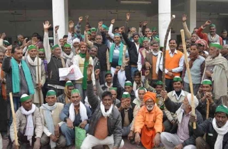 Indian farmer union landed on road against police vandalism
