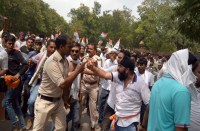 प्रदेश में गायब हो रही महिलाओं को लेकर युवक कांग्रेस ने किया कलेक्टोरेट का घेराव