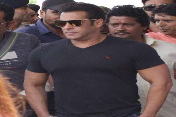 salman khan arrived jodhpur with boby deol and jacklin
