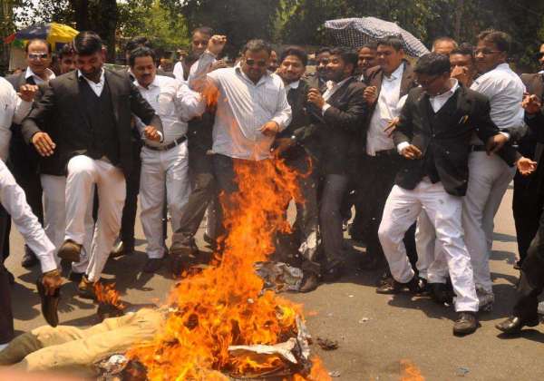  Lucknow Advocate protest 