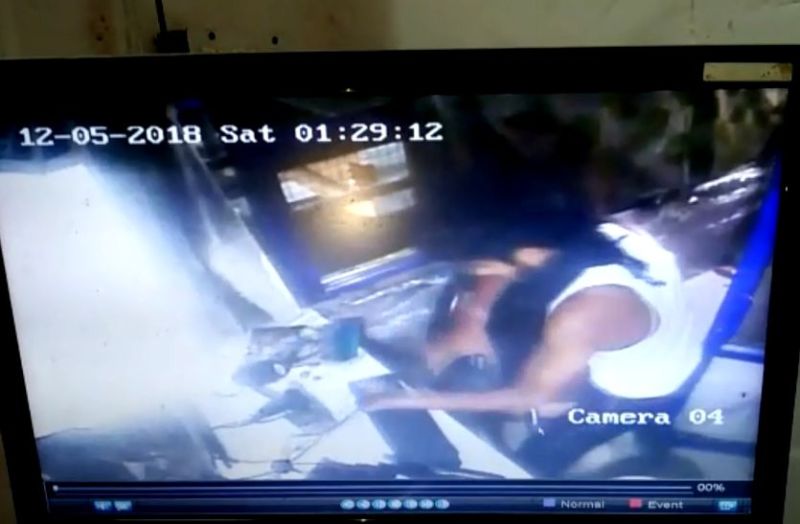 robbery at ralawata Toll booth in shrimadhopur firing breaking news