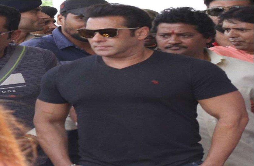 Salman khan , Jacqueline Fernandez arrive in Jodhpur for Race 3 Shooting