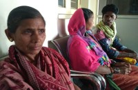 ठेकेदार के खिलाफ शिकायत लेकर बेघर महिला पहुंची एसपी आफिस, पढि़ए क्या है वजह...