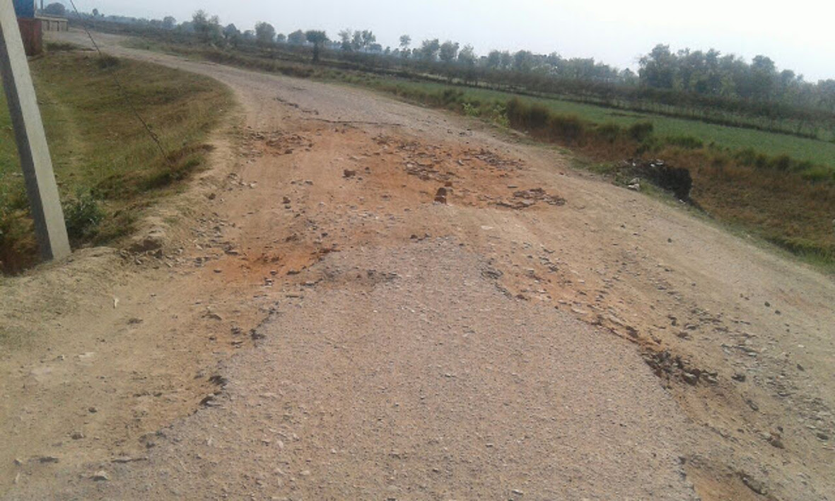 Difficult to travel on shabby road