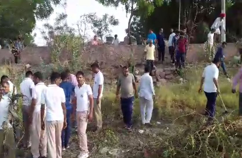 अमृतं जलम् अभियान के तहत लाखोटिया तालाब को संवारने में एेसे जुटे शहरवासी…यहां देखे विडियों