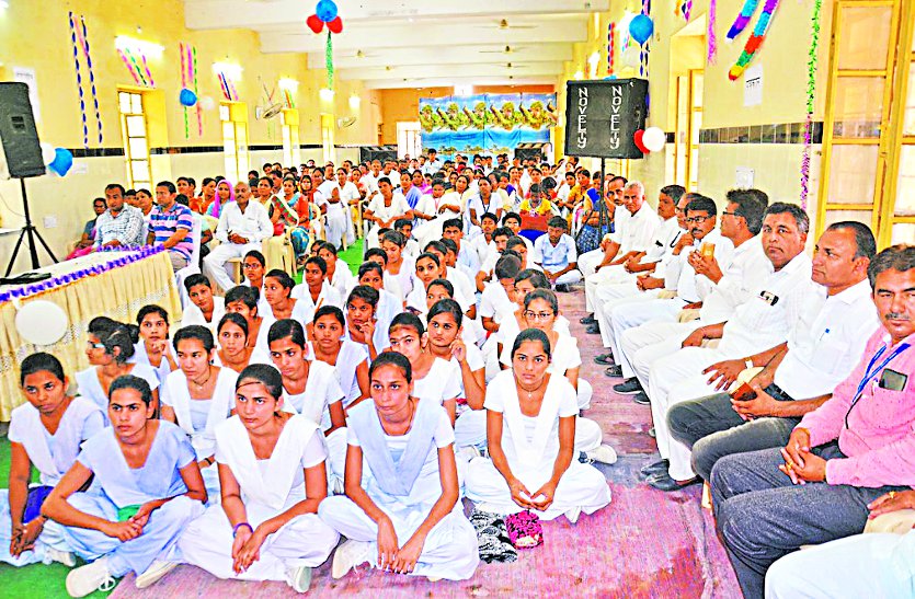nurses of Barmer,donated blood