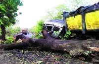 एक नहीं, दो नहीं, एक के बाद एक चार गाडिय़ां आपस में टकराई, ड्राइवर व हेल्पर सहित छह लोग घायल