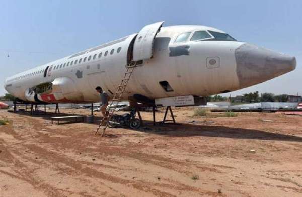 plane turned into restaurant