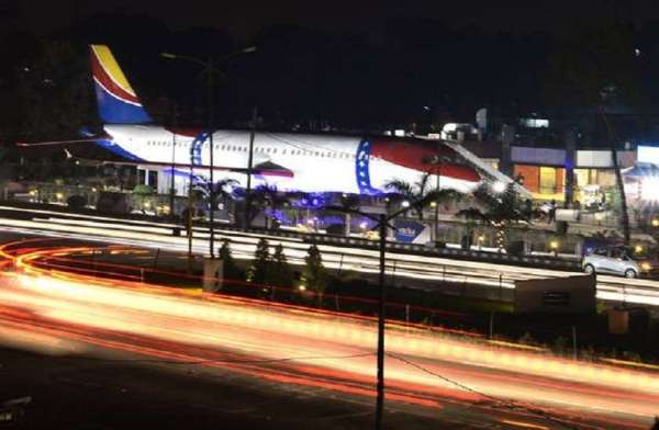 plane turned into restaurant