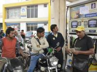 मैकेनिकल विभाग के पीएचडी स्कॉलर्स ने खास तरह की डिवाइस ’फ्यूल क्वॉन्टिफायर’ बनाई, जो माबाइल के जरिए पेट्रोल की सही जानकारी उपलब्ध कराएगा