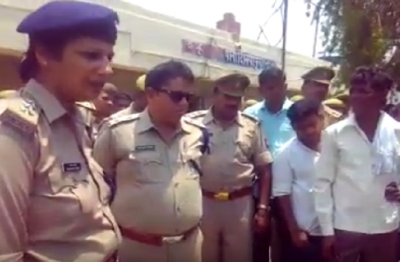 Cleaning workers raised slogans against police