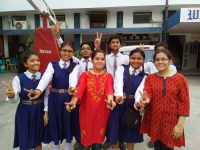 डब्ल्यूएच स्मिथ की छात्राएं