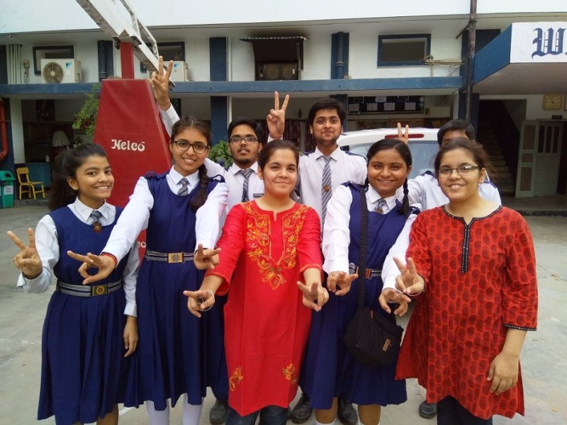 डब्ल्यूएच स्मिथ की छात्राएं