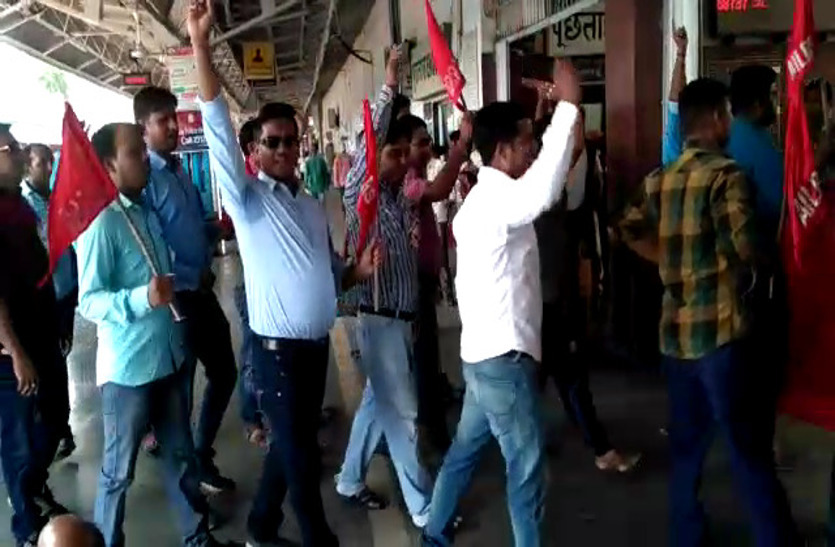 रेलवे ड्राइवरों ने रैली निकाल कर किया प्रदर्शन, केंद्र सरकार पर वादाखिलाफी का लगाया आरोप, जानें क्या है मांग