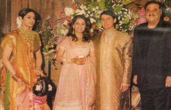 PHOTOS: माधुरी की शादी में जाह्नवी संग पहुंची थीं श्रीदेवी, देखिए शादी का पूरा एलबम