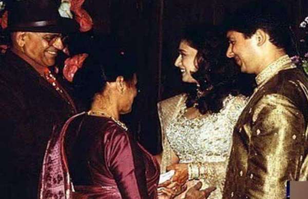 PHOTOS: माधुरी की शादी में जाह्नवी संग पहुंची थीं श्रीदेवी, देखिए शादी का पूरा एलबम