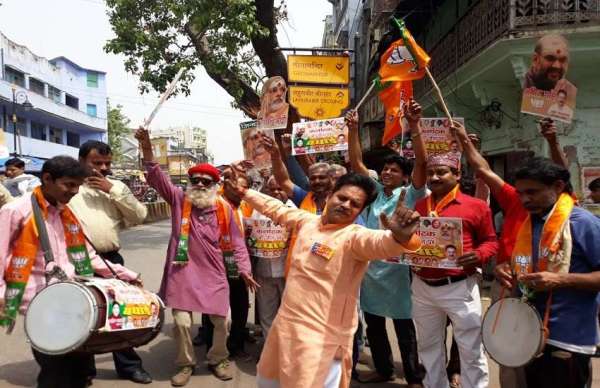 पीएम नरेन्द्र मोदी के संसदीय क्षेत्र में बीजेपी ने कैसे मनाया कर्नाटक में मिली जीत का जश्र