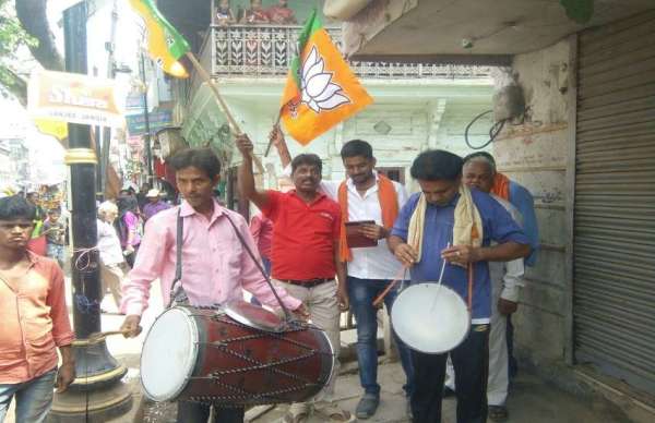 पीएम नरेन्द्र मोदी के संसदीय क्षेत्र में बीजेपी ने कैसे मनाया कर्नाटक में मिली जीत का जश्र