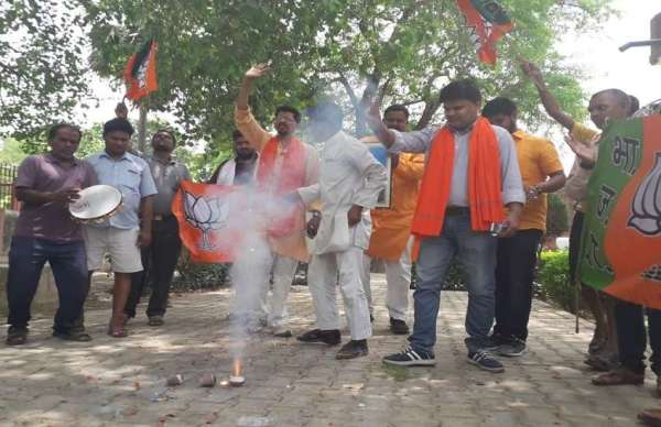 पीएम नरेन्द्र मोदी के संसदीय क्षेत्र में बीजेपी ने कैसे मनाया कर्नाटक में मिली जीत का जश्र