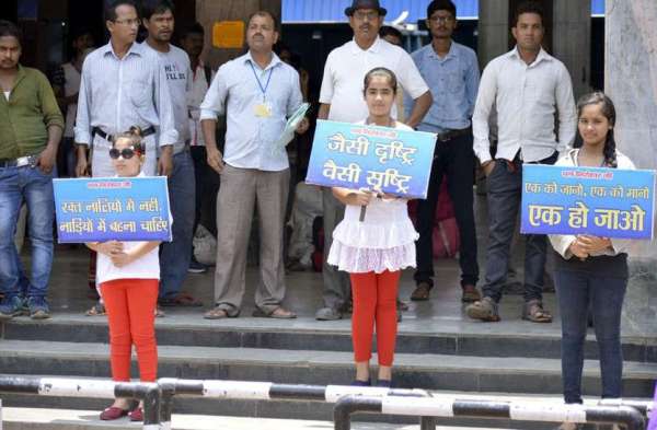 Photo Gallery : नुक्कड़ नाटक कर लोगों को बताया रक्तदान का महत्व, किया जागरूक