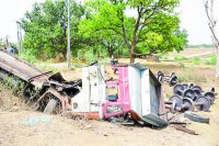 Trailer dropped in the satna trench