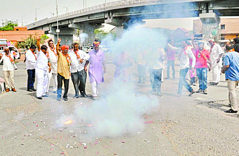 barmer BJP celebrates,Karnataka win