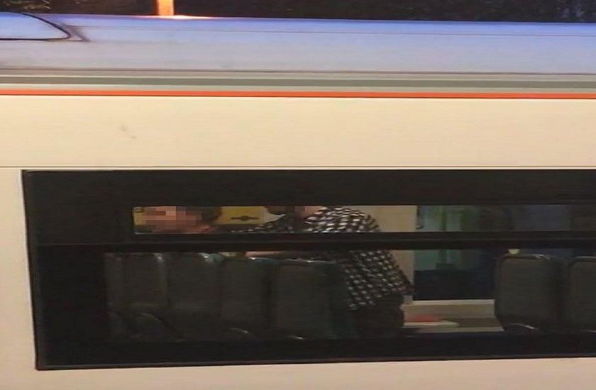 couple started making out in train on looker started recording