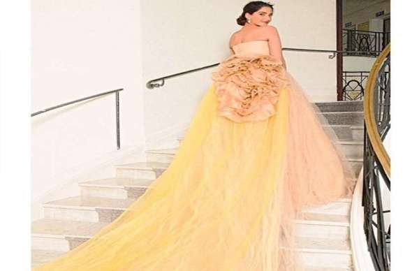 sonam kapoor in yellow dress
