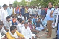 Allegation on officer: Farmer being charged Rs. 2000 in krishi mandi