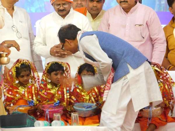 Chief Minister shivraj singh chouhan in shahdol, see picture