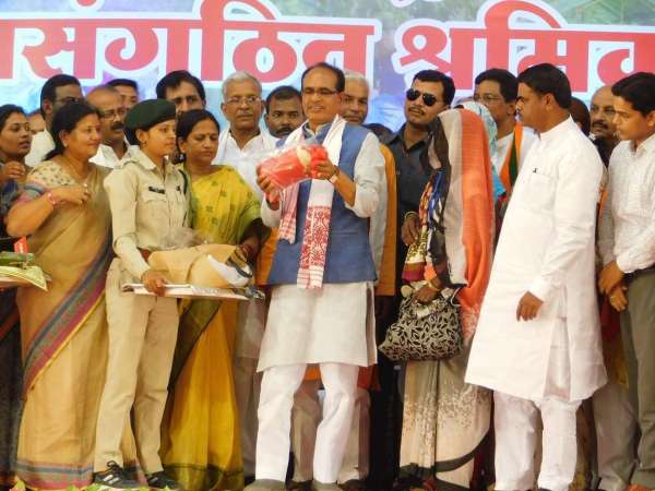 Chief Minister shivraj singh chouhan in shahdol, see picture